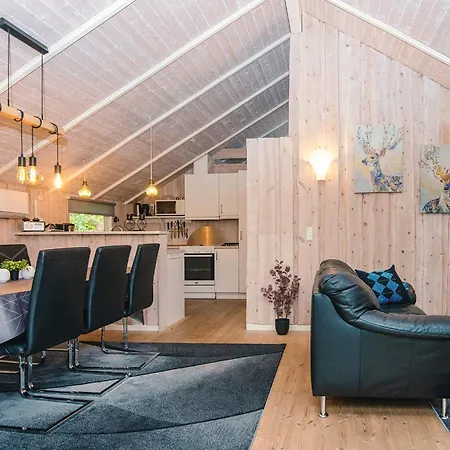 6 Person In Ansager-by Traum